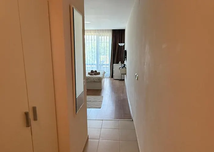 Апартамент Premier F1 420 *